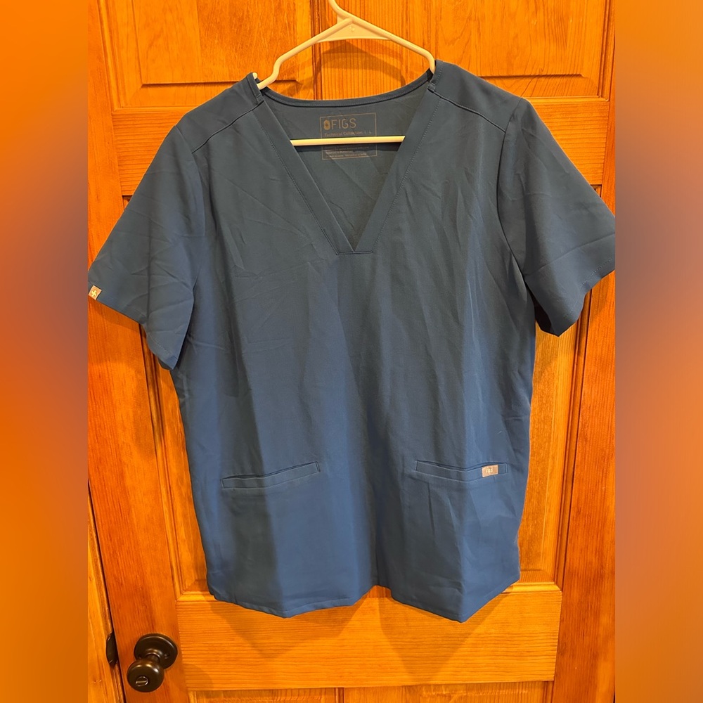 Figs scrub top